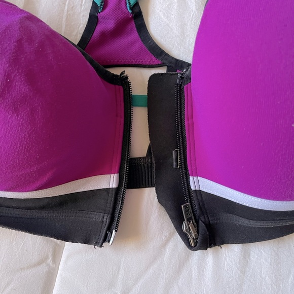 Victoria Secret VSX Sports Bra - Picture 4 of 4